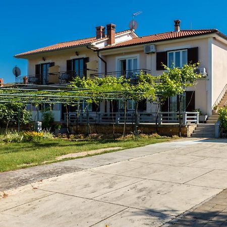 Apartments And Rooms Kod Keti Малинська Екстер'єр фото