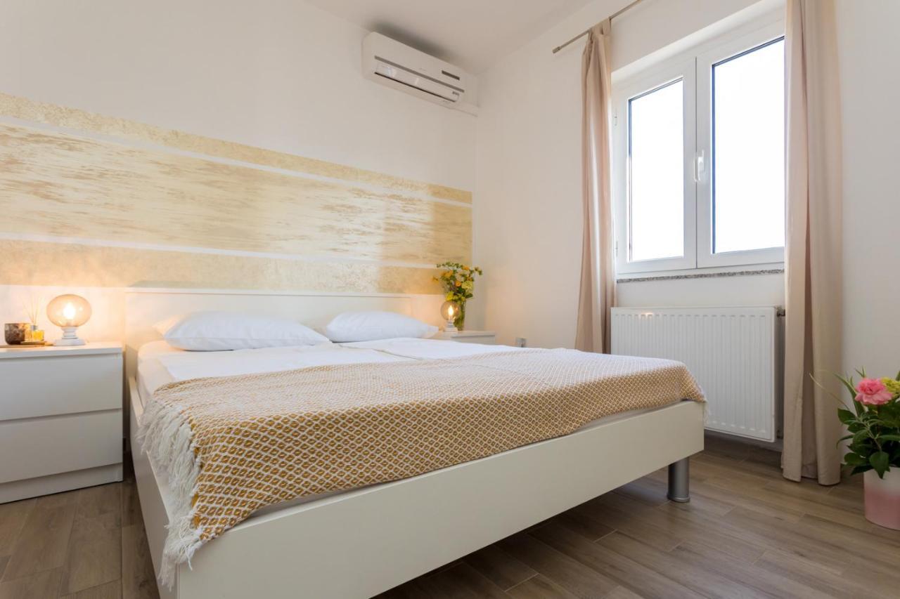 Apartments And Rooms Kod Keti Малинська Екстер'єр фото