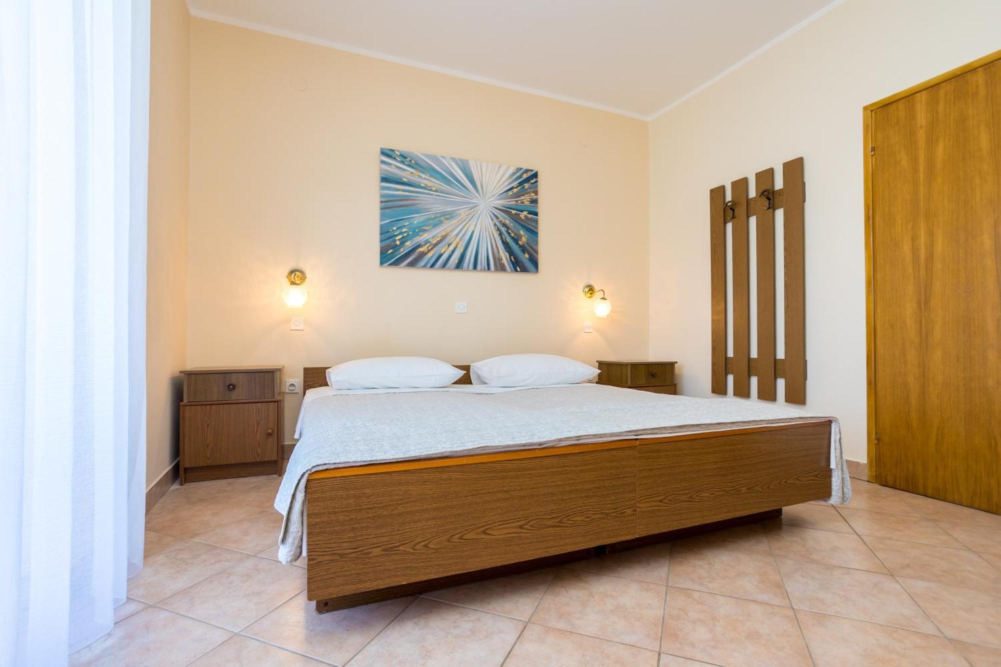 Apartments And Rooms Kod Keti Малинська Екстер'єр фото