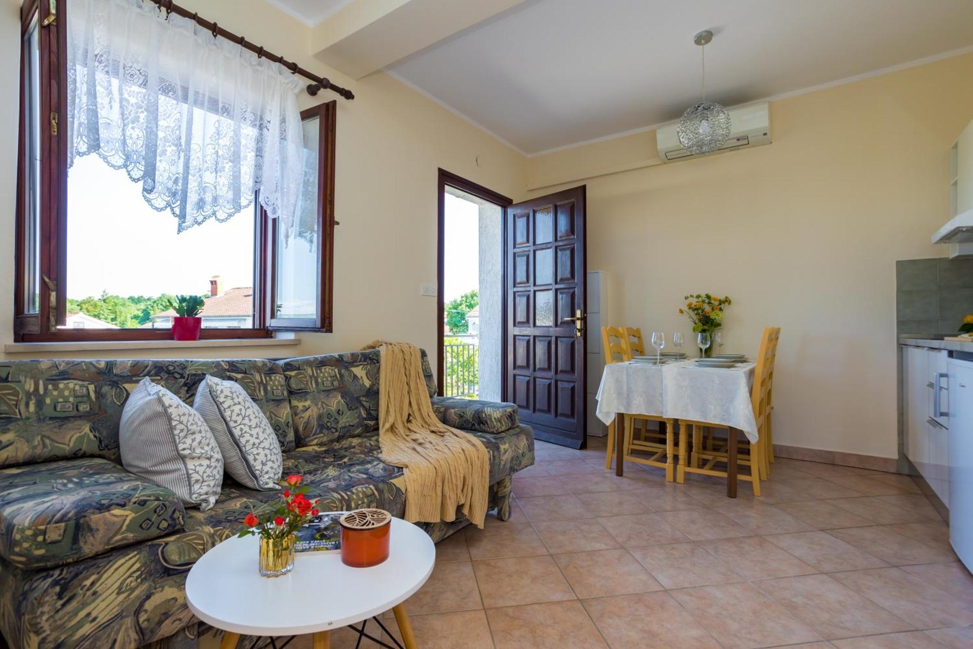 Apartments And Rooms Kod Keti Малинська Екстер'єр фото