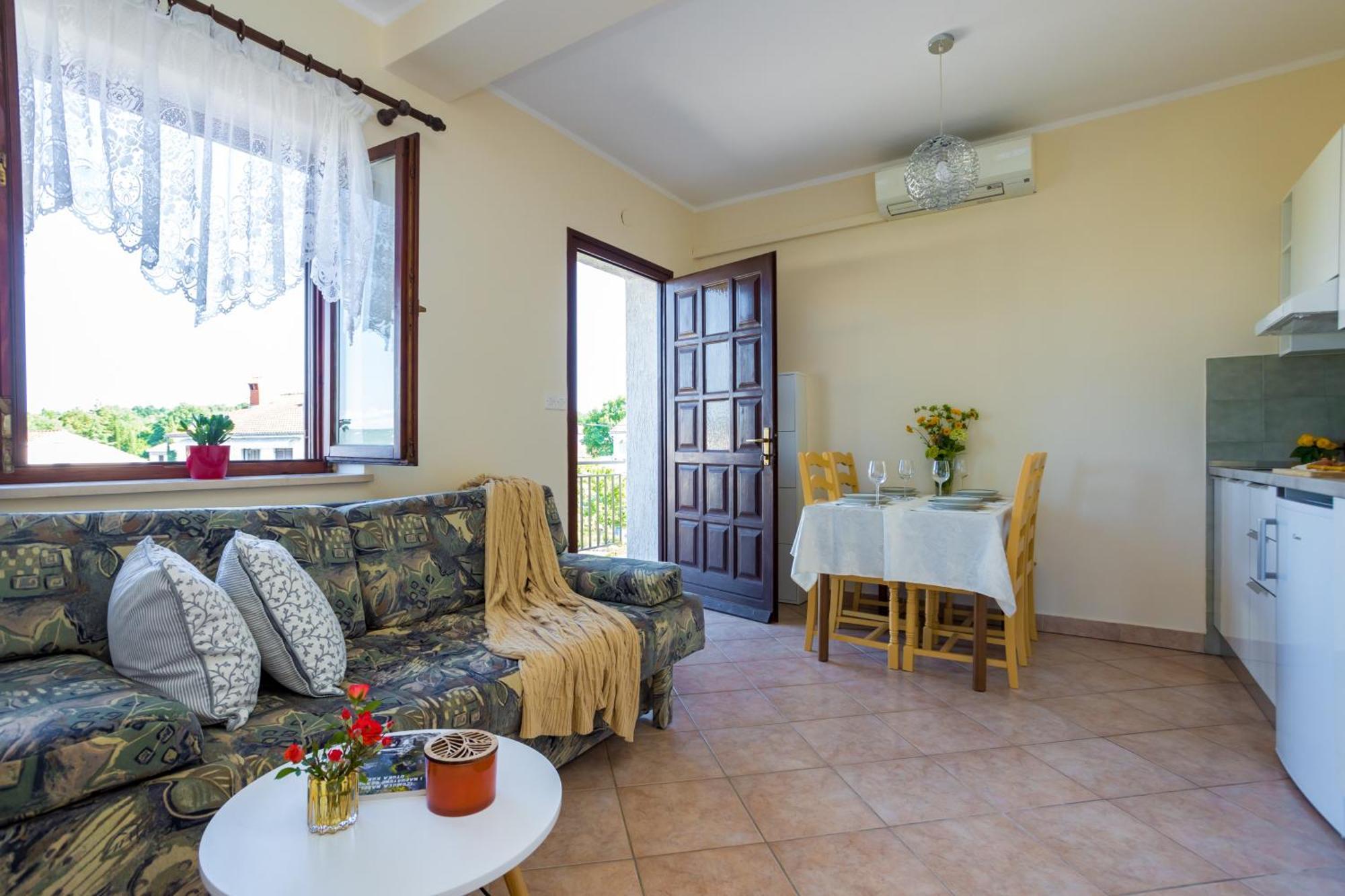 Apartments And Rooms Kod Keti Малинська Екстер'єр фото