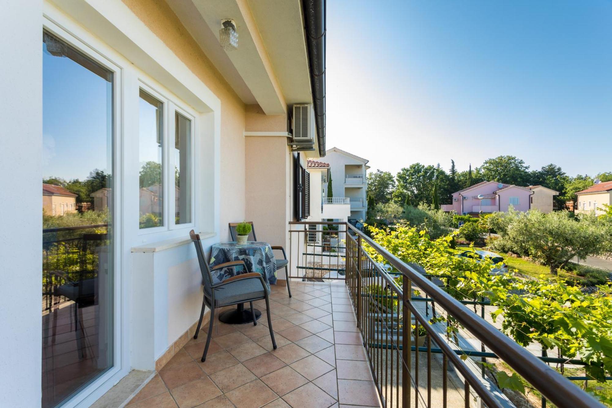 Apartments And Rooms Kod Keti Малинська Екстер'єр фото