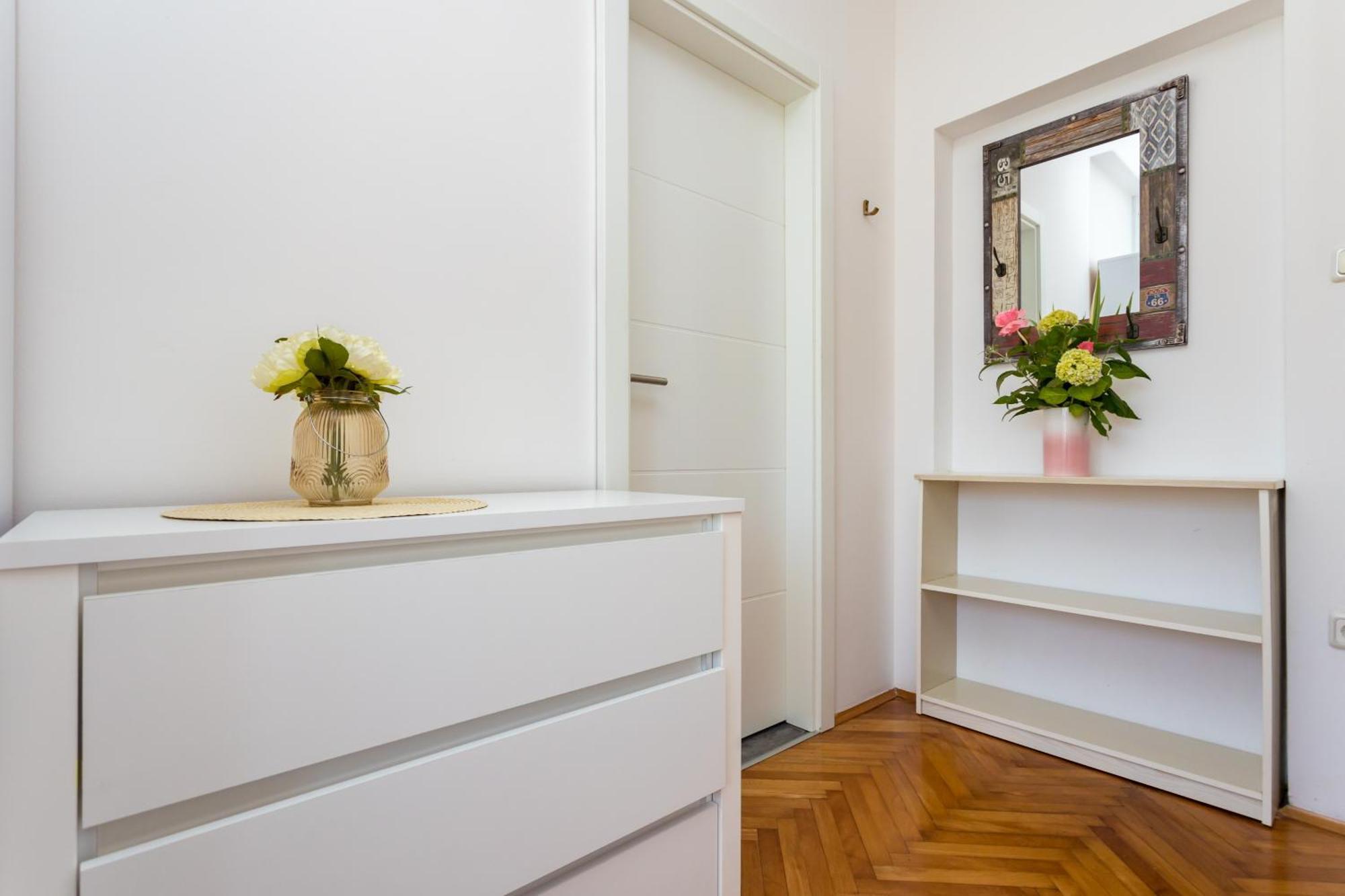 Apartments And Rooms Kod Keti Малинська Екстер'єр фото