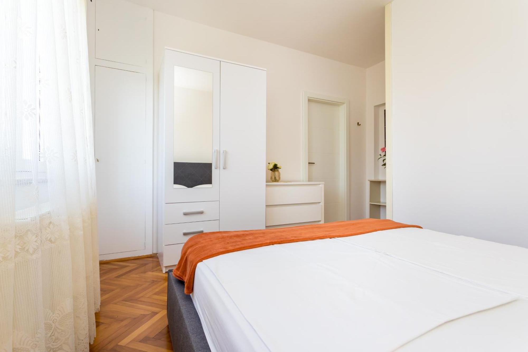 Apartments And Rooms Kod Keti Малинська Екстер'єр фото