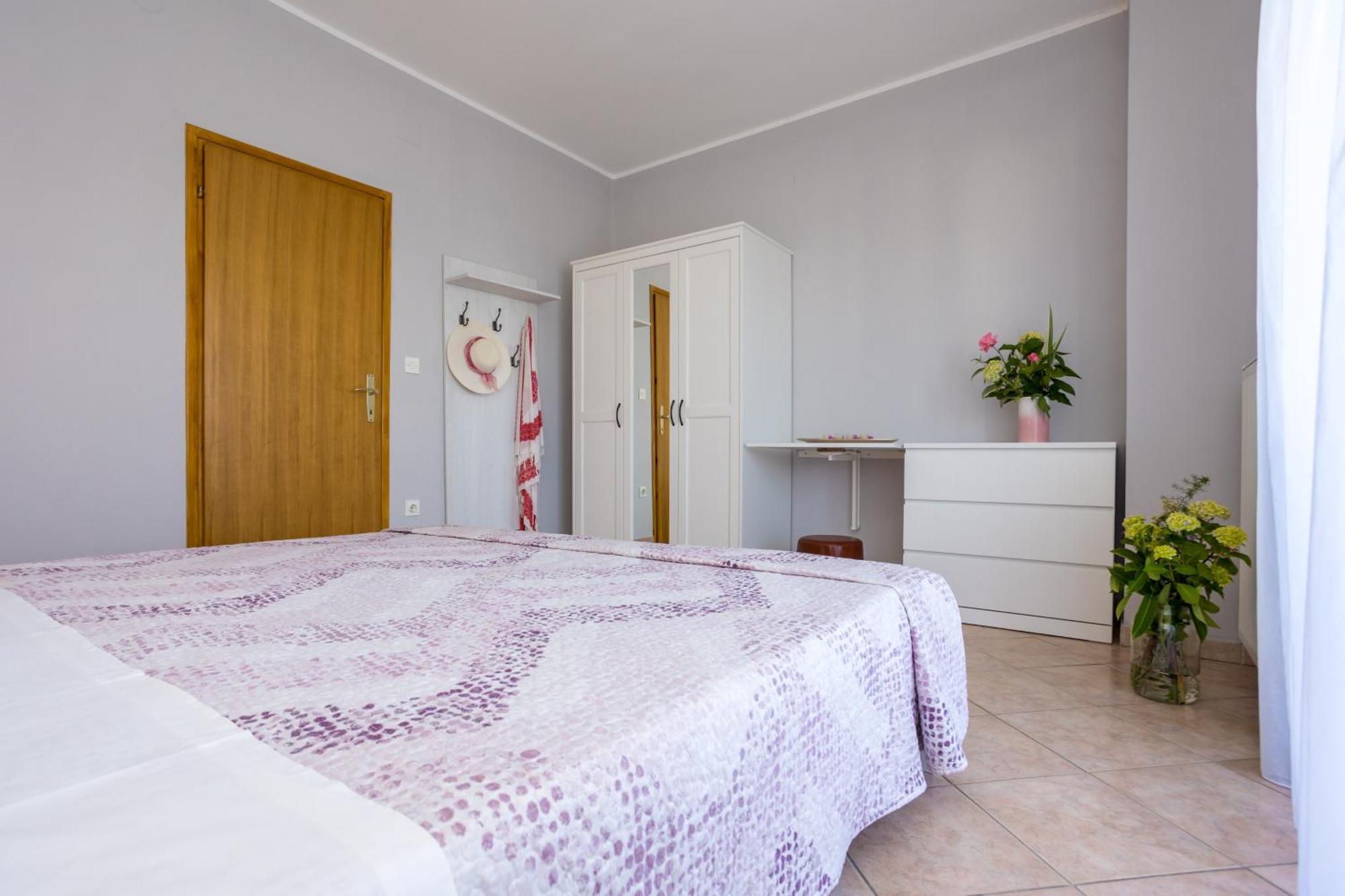 Apartments And Rooms Kod Keti Малинська Екстер'єр фото
